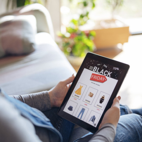 Autoritățile atenționează asupra fraudelor online în perioada Black Friday