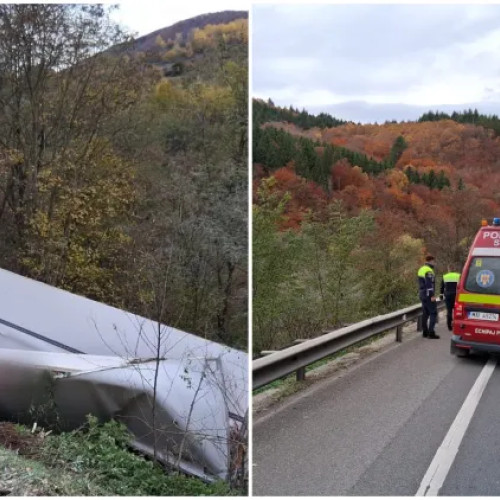 TIR răsturnat pe DN1 E60 în județul Cluj, șoferul transportat la spital