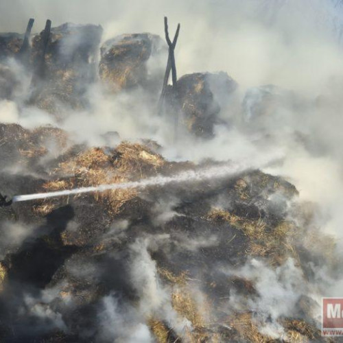 Incendiu de proporții în Draxini: 35 de tone de furaje au ars într-o gospodărie