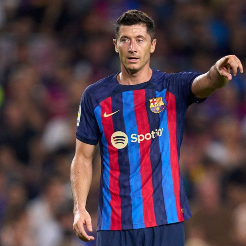 FC Barcelona vrea să-l înlocuiască pe Lewandowski cu tânărul atacant Etta Eyong