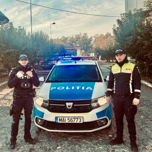 Doi polițiști din Iași au salvat viața unei femei inconștiente după un accident vascular