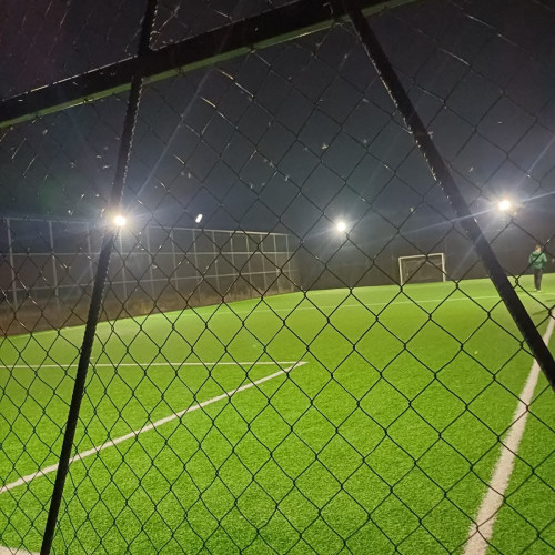 Terenul sportiv din Văleni, Plopșoru, modernizat cu nocturnă LED