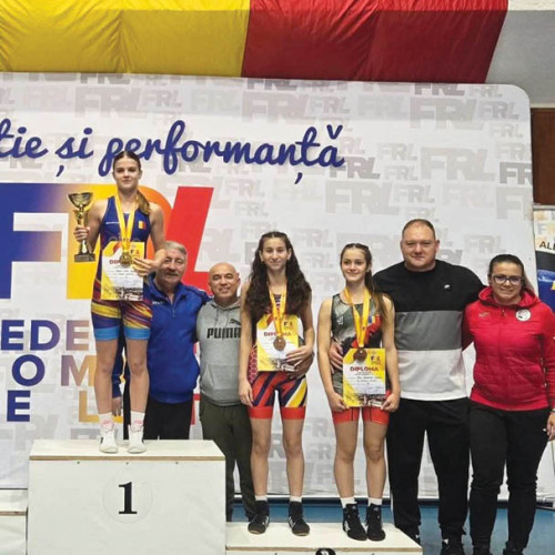 Tinerii luptători ploieșteni strălucesc la Cupa României de lupte greco-romane