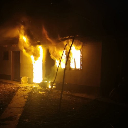 Incendiu izbucnit într-o casă din Ringhilești, intervenție promptă a pompierilor