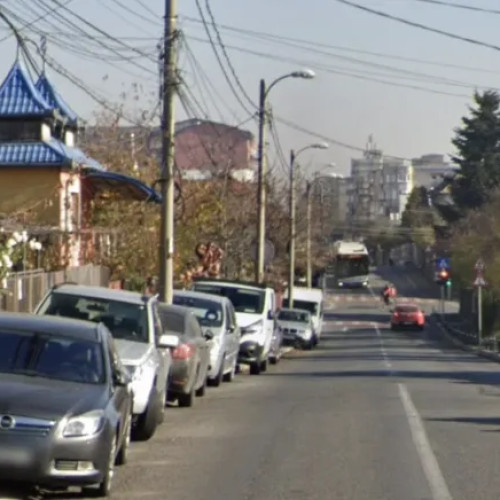 Trotuar blocat de mașini pe strada Sarmizegetuza din Cluj-Napoca