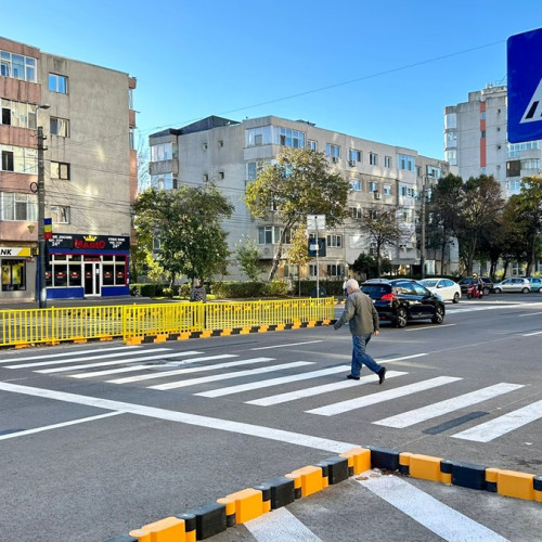 Modificări ale trecerilor de pietoni pe strada Dezrobirii din cauza traficului intens