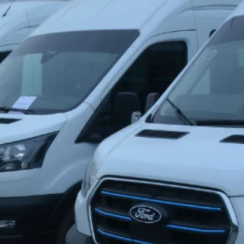 Cluj: trei microbuze electrice noi pentru transportul școlar în trei comune