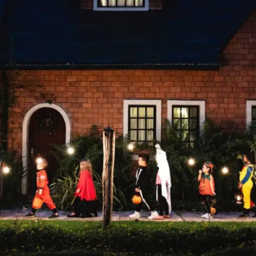 Floreștenii dezbat organizarea colindatului de Halloween pentru copii