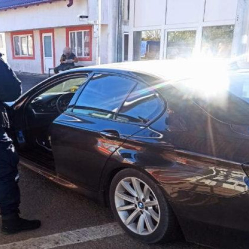 Polițist de frontieră cercetează un șofer român pentru poliță de asigurare falsă