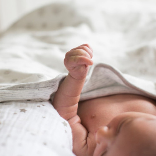 Un cuplu din Gorj anchetat pentru vânzarea bebelușului de trei săptămâni