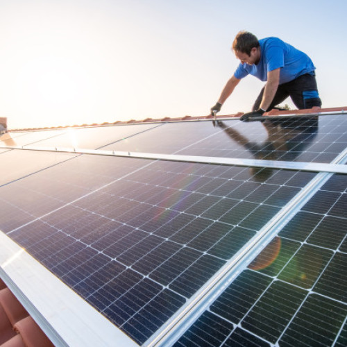 Nicușor Dan contestă la CCR modificările aduse legii energiei și gazelor