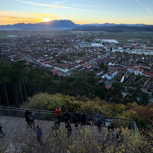 Noul traseu turistic „Drumeție în istoria Râșnovului” a fost deschis publicului