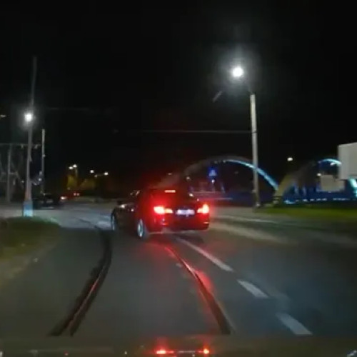 Șoferiță prinsă schimbând banda periculos în intersecție la Cluj-Napoca
