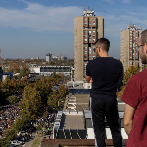 Zeci de mii de oameni au protestat la Novi Sad după un an de la tragedia din gară