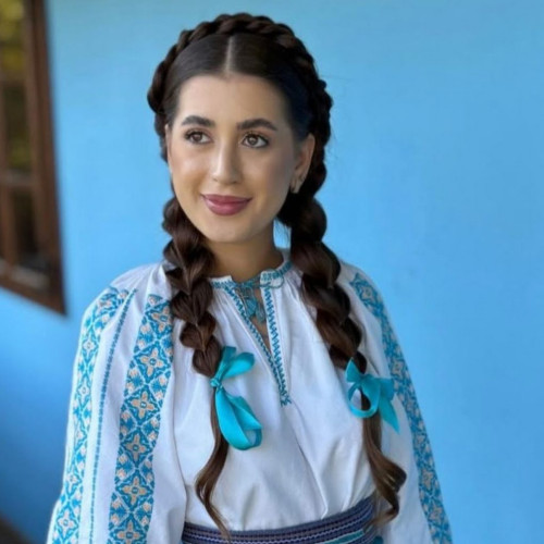 Ioana Măgherușan combină folclorul maramureșean cu experiența personală în muzică