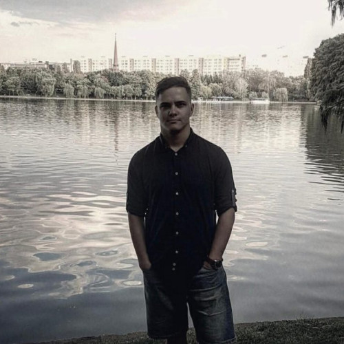 Tânăr găsit decedat în apartamentul său din Mioveni, moarte suspectă