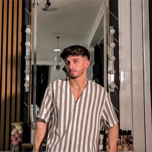 Remus Florin, tânăr rom, urmează cu pasiune drumul make-up artistului