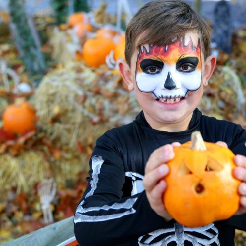 Tradițiile românești, în umbra obiceiurilor occidentale de Halloween
