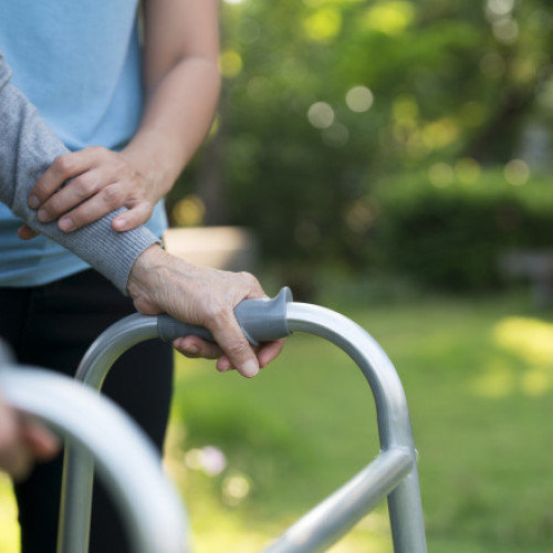 Sindromul Italia afectează femeile din estul Europei care îngrijesc bătrâni în străinătate