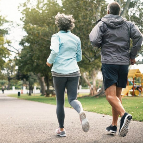 Mersul pe distanțe lungi reduce riscul de boli cardiace, arată un studiu