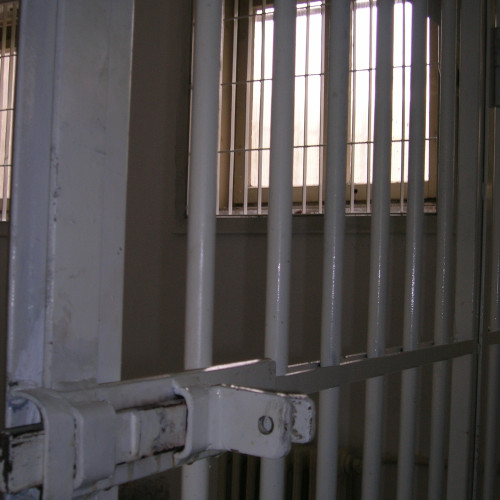 Bărbat reținut după evadarea din arest la domiciliu și furtul a două telefoane