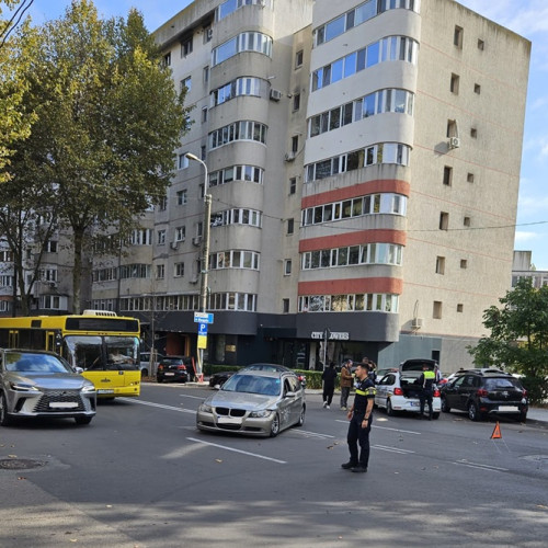 Accident rutier lângă Policlinica 2, trafic dificil la intersecția Ștefan cel Mare cu Avram Iancu