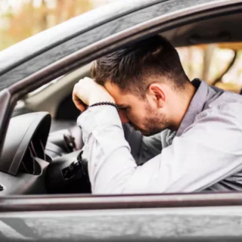 Șoferii care încalcă regulile blochează zilnic traficul pe Aleea Scărișoara din Cluj-Napoca