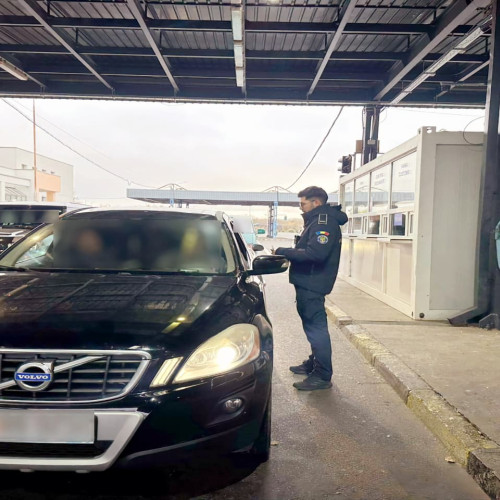 Tânără cercetată la frontiera Rădăuți Prut pentru poliță de asigurare falsă