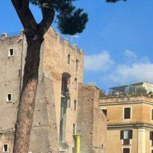 O parte a turnului medieval Torre dei Conti din Roma s-a prăbușit în timpul renovării