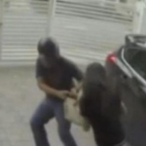 Furt dintr-un autoturism neasigurat în târgul auto din Satu Nou de Jos