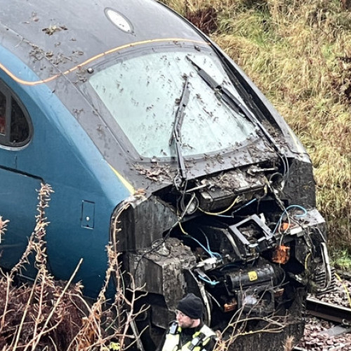 Deraieri tren în nord-vestul Angliei după alunecare de teren: patru răniţi uşor