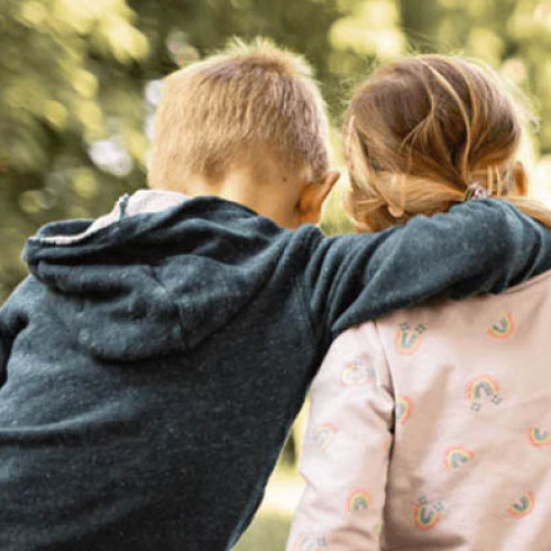 Patru pași pentru a gestiona rivalitatea sănătos între frați