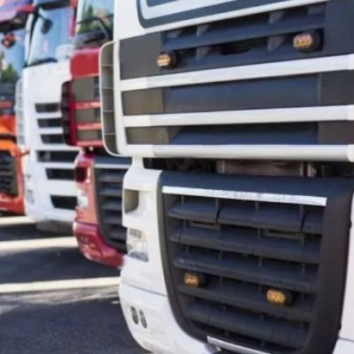 Doi tineri din Baia Mare, cercetați pentru furt calificat dintr-o remorcă