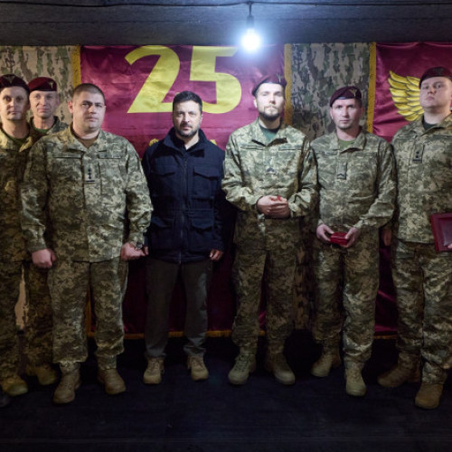 Zelenski a vizitat trupele aflate în luptă grea la Pokrovsk, în regiunea Donbas