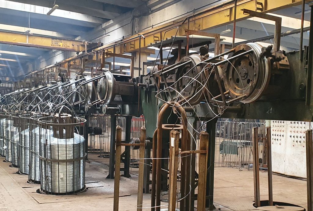 Creștere modestă a cifrei de afaceri și scădere a producției industriale în județ