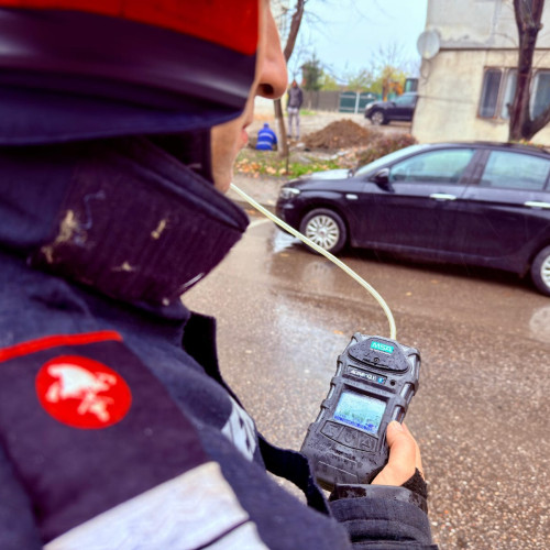 Scurgere de gaz metan pe strada Împărat Traian din Botoșani