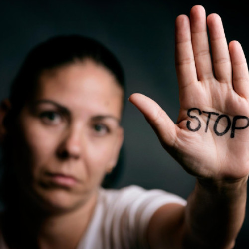 Victimele violenței domestice nu vor mai plăti taxa pentru cererile de divorț și partaj