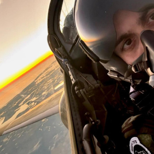 Un român de 24 de ani, cel mai tânăr instructor de zbor NATO la baza Sheppard