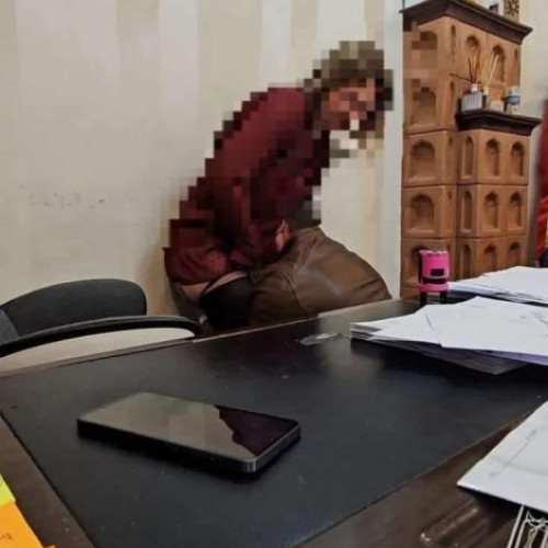 Primarul din Livezile este acuzat de agresiune sexuală după publicarea unor fotografii controversate