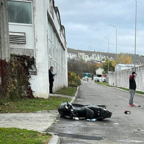 Cinci mașini avariate și un motociclist rănit după o depășire riscantă în Suceava