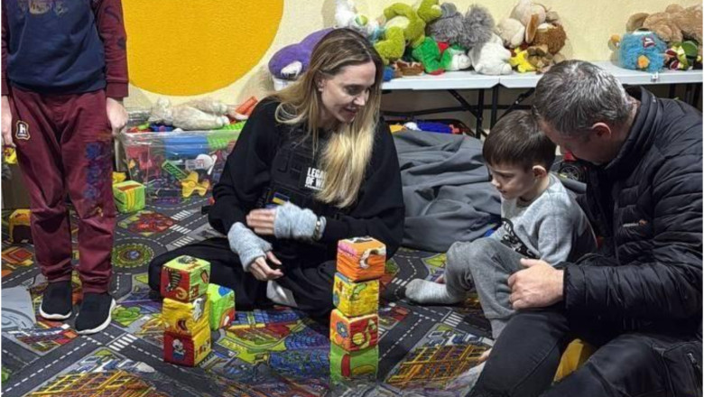 Angelina Jolie a inspectat maternitatea și spitalul de copii din Herson