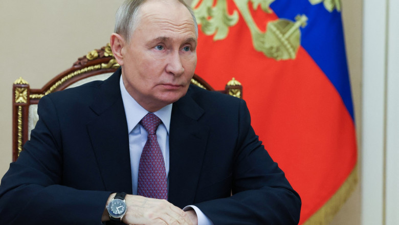 Kremlinul difuzează întâlniri preînregistrate ale lui Vladimir Putin pentru a crea impresia prezenței constante