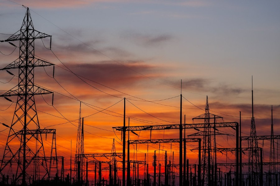 Percheziții în București pentru înșelăciune și spălare de bani în sectorul energiei electrice