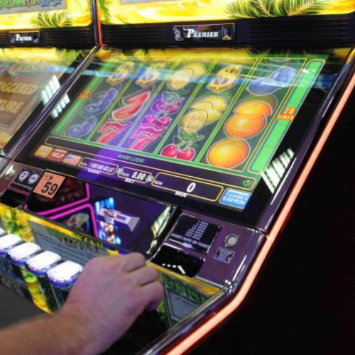 Tinerii sub 21 de ani, posibilă interdicție la jocurile de noroc și reclame restricționate