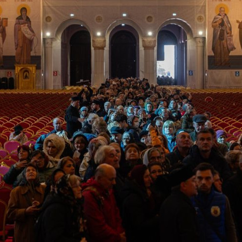 Peste 315.000 de pelerini au trecut prin Catedrala Națională în 11 zile