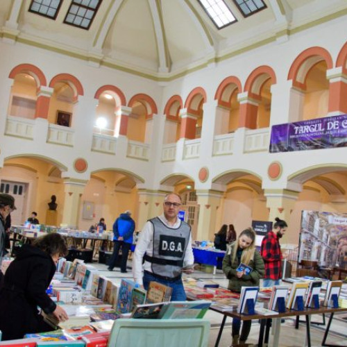 Ofițerii DGA Vrancea au promovat integritatea la Târgul de carte din Focșani