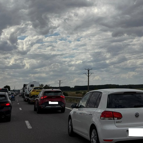 Carambol cu trei maşini pe A2, în zona Dor Mărunt; traficul deviat