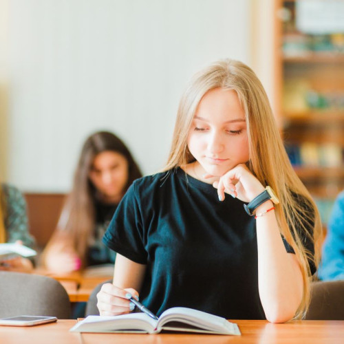 Schimbări importante în acordarea burselor școlare în județul Constanța pentru 2025-2026