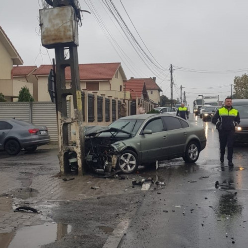 Trei persoane rănite într-un accident rutier, poliția investighează circumstanțele