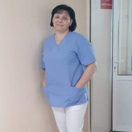 O asistentă din România luptă pentru viața sa după diagnosticul cu cancer